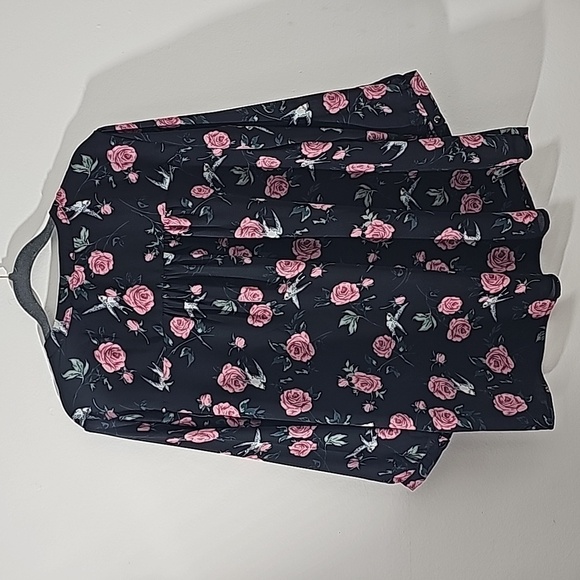 Catherine Malandrino blouse, size 2X. Black with roses and lovely blue birds. - Picture 8 of 12